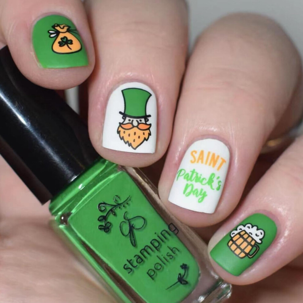 Green St. Patrick's Day Press On Nails Kit Â 24 Short Fake Nails With Shamrock Design, Matte Finish