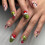 Uñas Postizas de Navidad Cortas en Forma de Almendra con Diseños de Monstruo Verde 1