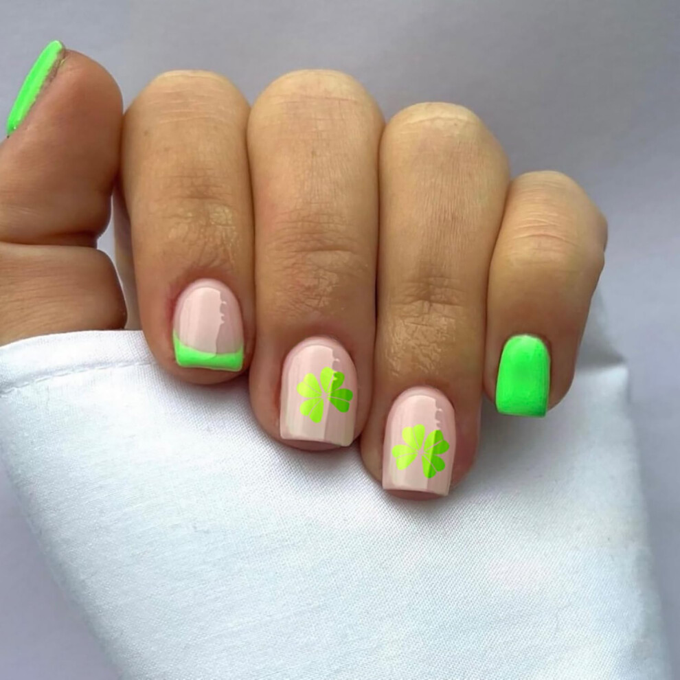 St. Patrick's Day Press on Nails Short Square Green Fake Nails with Glossy Clover Design 24 Pcs