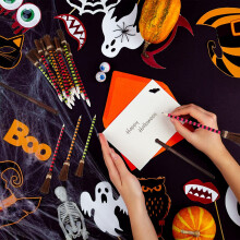 12X Ensemble de Crayons Halloween SorcièRe Balai Crayons Assistant Party Favors Halloween ThèMe Anniversaire Goody Bag Filler Favors