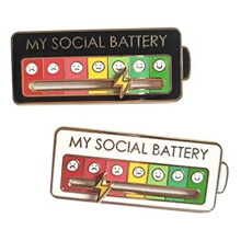 Anstecknadel „Social Battery" - Emaille-Stimmungsnadel, Lustige Emotionale Emaille-Anstecknadel, 7 Tage die Woche, äSthetische Brosche, 2 StüCk,