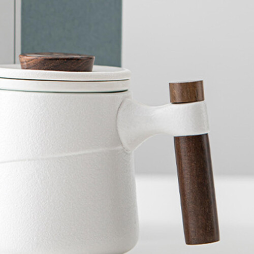 Ceramic Tea Mug w/ Filter Lid Wooden Handle for Tea Brewing  White 2