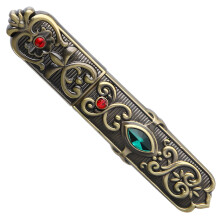 Sewing Needle Organizer Vintage Metal Case for Embroidery, Compact Travel Holder with Secure Storage