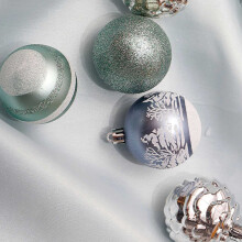 30Pcs Christmas Tree Ornaments Set Shatterproof Decor Balls Exquisite Hanging Baubles Set for Holiday Party -