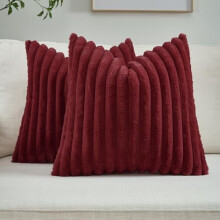 Set di 2 federe per cuscini decorativi natalizi color bordeaux, 45x45 cm, con parte anteriore in pelliccia sintetica a righe e retro in velluto,