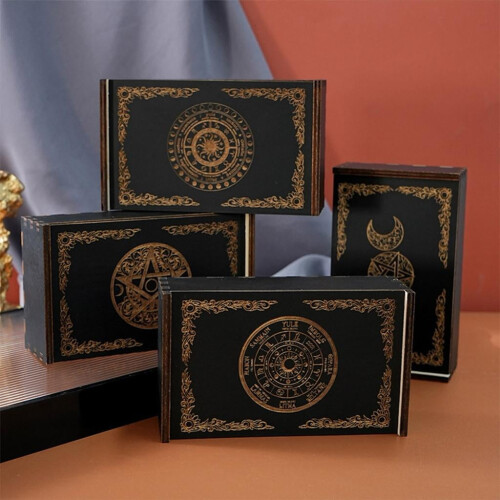 Caixa de madeira para guardar cartas de tarô e pôquer. 1