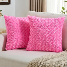 Set di 2 federe decorative rosa acceso da 45x45 cm, con morbida trama a spirale di rose, perfette per decorare il divano e il soggiorno in occasione