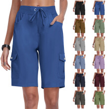 Shorts femininos plus size com bolsos, estilo casual, leve e folgado, perfeitos para caminhadas.