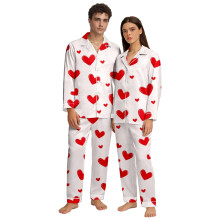 Conjunto de pijama feminino longo com estampa floral e corações para o Dia dos Namorados