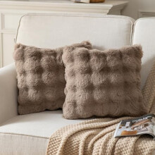 Lot de 2 housses de coussin épaisses en fausse fourrure ondulée 61 x 61 cm, douces et moelleuses, pour canapé – Taupe