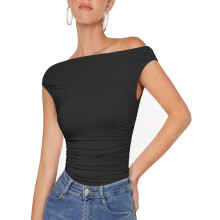 Blusa cropped feminina de verão com ombros de fora, sem mangas, um ombro só, franzida e assimétrica, ideal para sair.