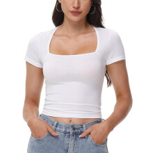 Blusas femininas cropped de manga curta com decote quadrado, ideais para exercícios no verão e uso casual.