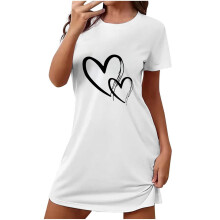 Vestido curto plus size feminino com estampa de coração – gola redonda e mangas curtas (tamanhos P a 2GG) para dormir com estilo e conforto no