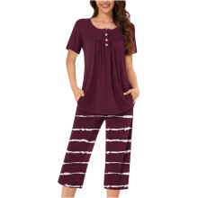 Ensfarvet Henley-nattøjssæt til kvinder - Plisseret top med knaplukning foran, capribukser med sidelommer, strækbart pyjamassæt, loungewear