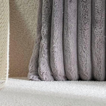 Confezione da 2 federe decorative in pelliccia sintetica double-face, morbide e soffici a righe, per divano e camera da letto.