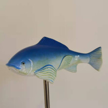 Estatuas de cerámica con forma de pez koi para jardín: artísticas, resistentes a la intemperie, de color azul, ideales para exteriores.