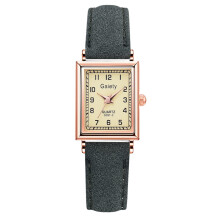 Relógio feminino com pulseira de silicone e borda dourada rosê, ideal para avós e mulheres casuais.