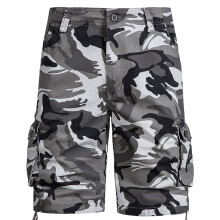 Bermudas cómodas de cintura media con múltiples bolsillos y estampado de camuflaje para hombre.