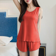 Conjunto de pijama para mujer: top sin mangas con almohadillas para el pecho y shorts. Ropa de dormir de verano.