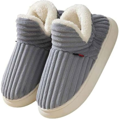 Pantufas forradas com lã macia e espuma viscoelástica.