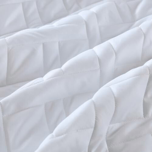 Queen Quilt Set White Geometric Diamond Stitched Microfiber 2