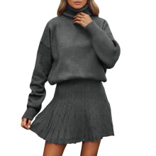 Completo due pezzi da donna in maglia: maglione a collo alto e gonna a pieghe