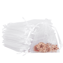 50 kpl valkoisia läpikuultavia organzapusseja, 10 x 15 cm, 50 kpl läpikuultavia verkkopusseja, kiristysnyörillä suljettavia häälahjapusseja