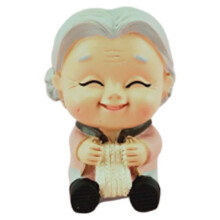Oma-figuurtje als taarttopper 3x4x6,3 cm