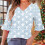 Γυναικεία Μπλούζα με V-Neck, Σχέδιο και Βολάν, με Πιέτες και Άνετο Ύφασμα – Ελαστική 2