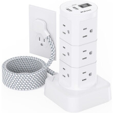 Grenuttag med platt stickpropp och överspänningsskydd: 12 uttag, 4 USB, 1875W/15A, 1080J, 1,8 m sladd — Viktigt för kontor och studenthem