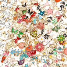 500 pezzi di ciondoli per la creazione di gioielli, temi assortiti, ciondoli smaltati per bracciali, collane e altri gioielli.