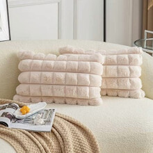 Beige sierkussenhoezen van imitatiebont met ruitpatroon, 12x20 inch, set van 2, fluwelen kussenslopen voor bank en fauteuil.