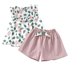Conjunto de verão de duas peças para meninas: blusa regata sem mangas e shorts. Roupa fofa para meninas pequenas.