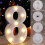 Indicator luminos cu LED-uri, număr 8, decor din plastic alimentat cu baterii 3
