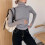 Damen-Rippstrickpullover in Übergröße, Stehkragenpullover mit Daumenlöchern, Langarm, schmale Passform – Grau 5