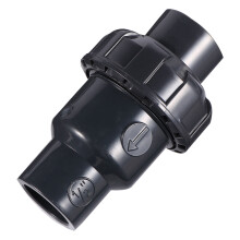 Válvula antirretorno unidireccional para conducción de agua, fabricada con material plástico resistente, color negro, 1/2".