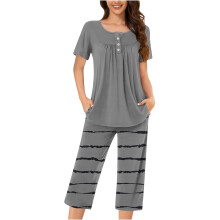 Dames Henley pyjamaset in effen kleur - Top met plooien aan de voorkant en knoopsluiting - Capri broek met zijzakken - Rekbare pyjamaset voor thuis