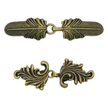 2x Cardigan Clips for Women Cloak Clasp Fasteners Retro Design Sweater
