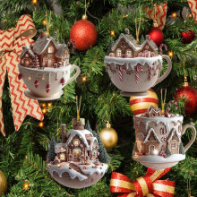 Weihnachtsschmuck, 4-teiliges Set: Autoanhänger mit Schneehaus, Kaffeetassenanhänger, Acrylanhänger, Rucksackanhänger für den Autoinnenraum