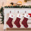 Weißer personalisierter Weihnachtsstrumpf mit gesticktem Anfangsbuchstaben 7