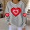 Damen-Sweatshirt zum Valentinstag mit Herzprint, geripptem Rundhalsausschnitt, lässigem Langarm-Pullover 2