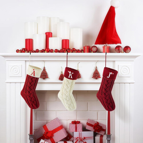 Meia de Natal vermelha com a inicial N, 45 cm (18 polegadas) em tricô trançado. 2