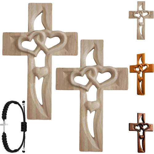 Croix en bois sculptée à la main avec des cœurs entrelacés