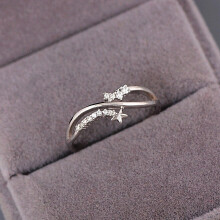 Damenring aus 925er Sterlingsilber mit funkelnden Diamanten