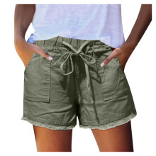 Shorts jeans femininos, shorts jeans de cintura alta para o verão, shorts jeans femininos de cintura média, estilo cargo, na cor verde.