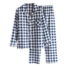 Leuke damespyjama voor de herfst, casual pyjamaset met lange mouwen en lange broek, geruit en met revers.