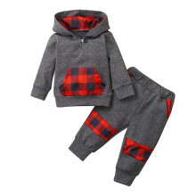 Baby-Jungen-Winterset, 2-teilig: Rot kariertes Langarmshirt und Hose mit Kapuze, 0-6 Monate
