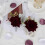 Set di corsage e boutonnière bordeaux (2 pezzi) 3
