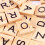 Ξύλινα πλακάκια Scrabble, 100 τεμάχια ξύλινα πλακάκια Scrabble αλφαβήτου γράμματα 3