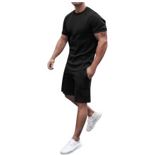 Conjunto masculino de duas peças, composto por camiseta de gola redonda estampada, blusa de manga curta e shorts, com bolsos. Ideal para o verão.
